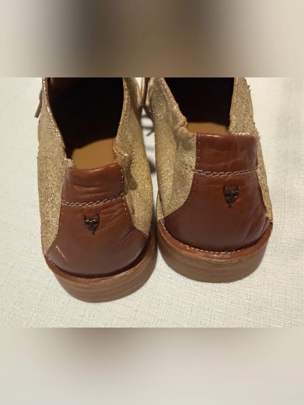 Trask women’s Oxford sz9 Metallic Tan Chukka laced shoes luxury formal neutral‎